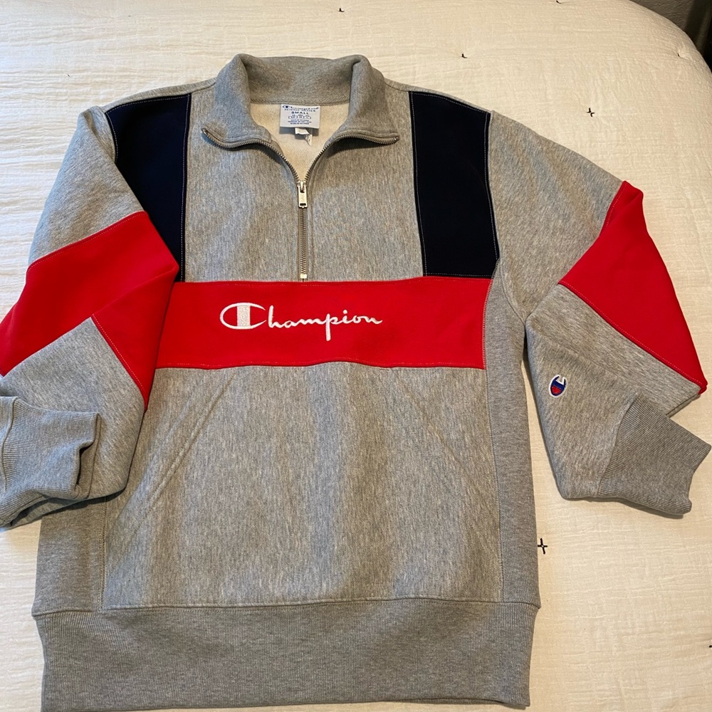 Small Unisex Champion reverse weave sweatshirt